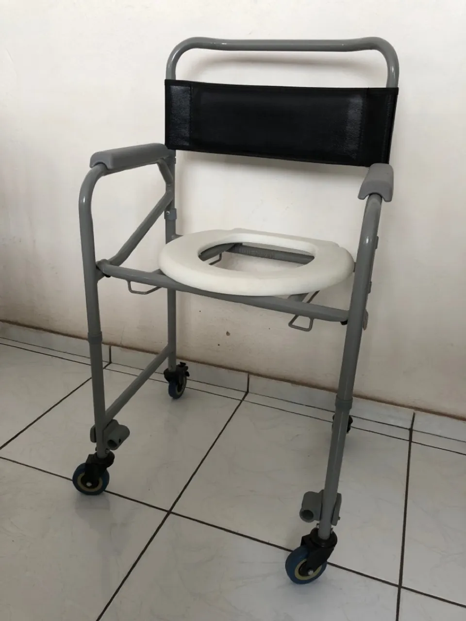 Cadeira de Banho com Rodas