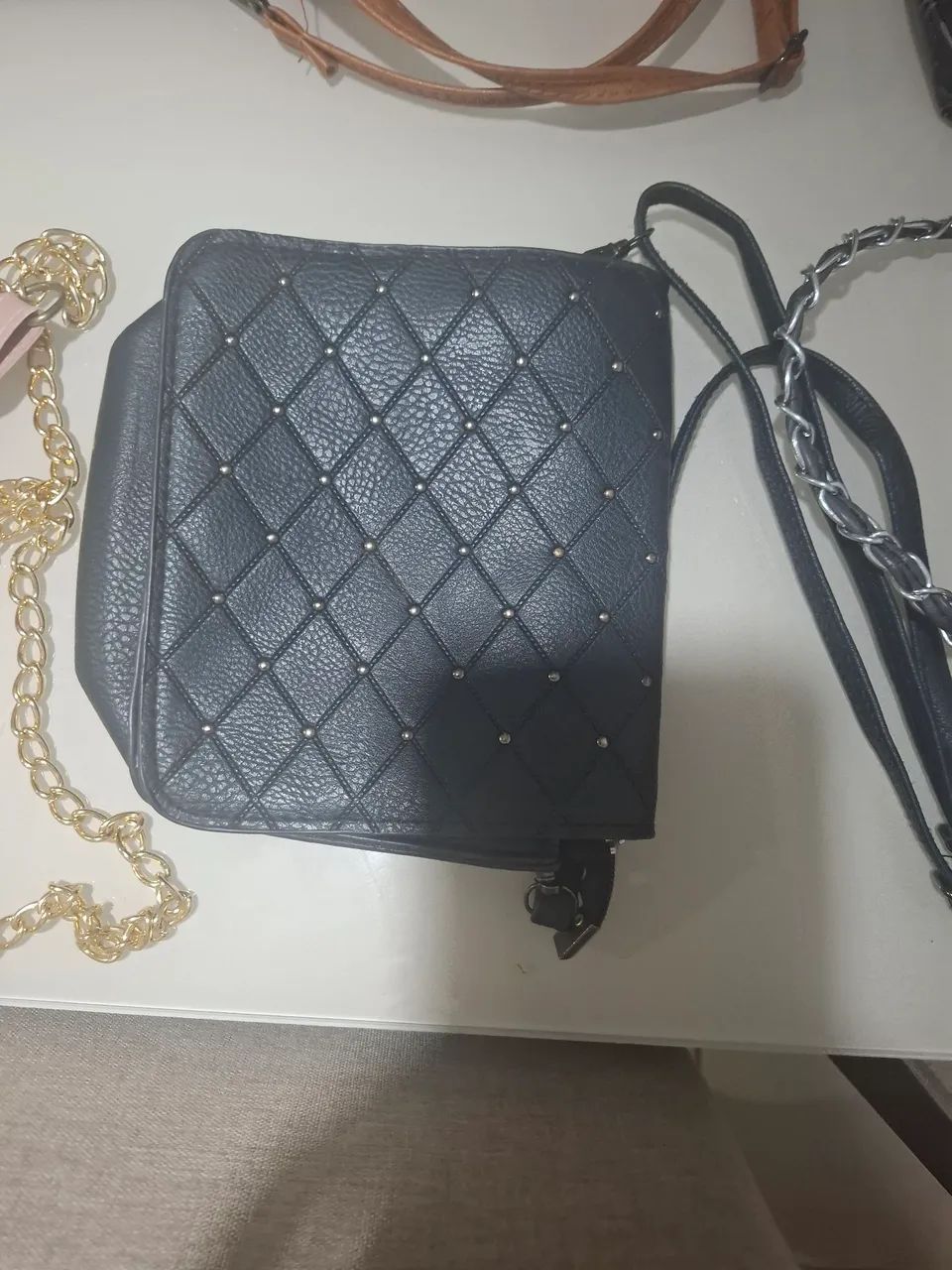 Bolsa de Ombro com Detalhes em Couro Texturizado - Foto 3