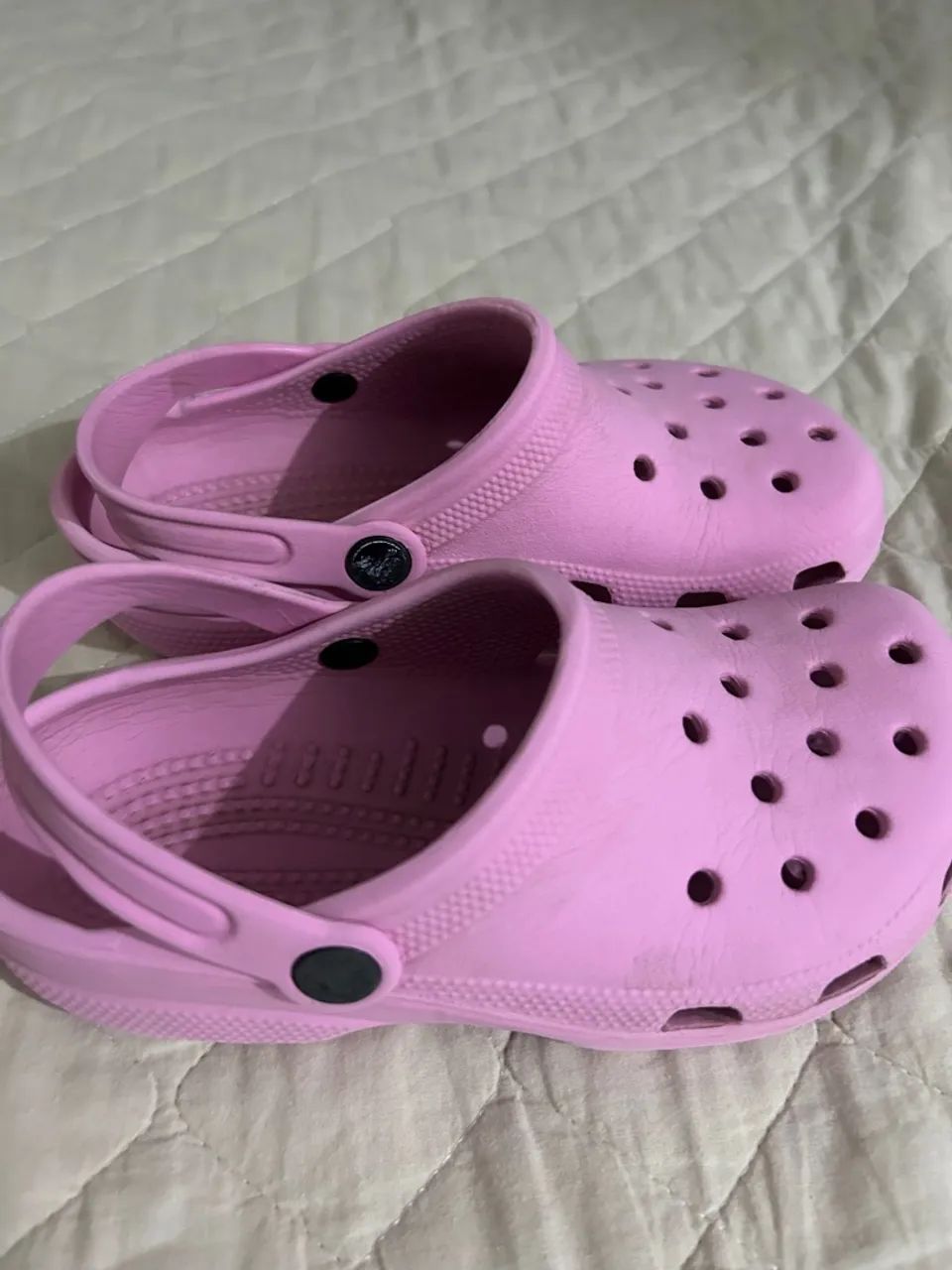 Crocs Infantil Rosa calça 32-34 - Foto 4