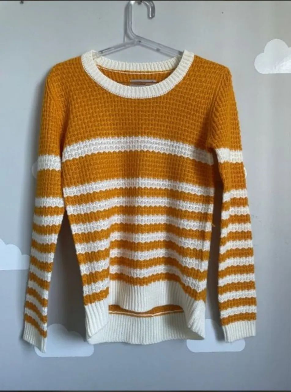 Suéter listrado amarelo e branco