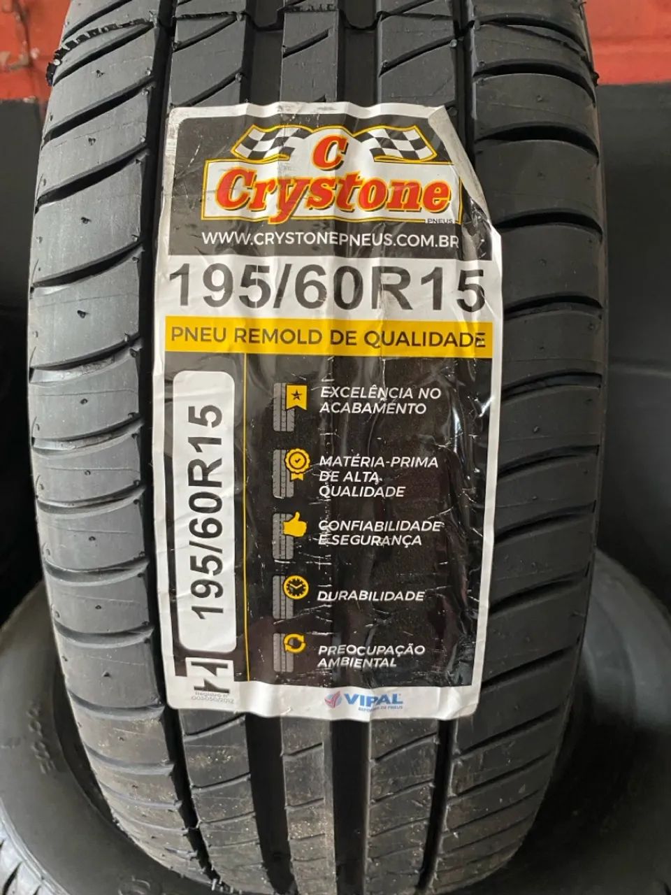 01 pneu Crystone 195/60/15 remolde novo (montagem gratuita)