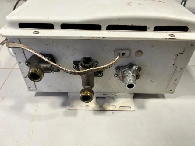 Aquecedor de Água a Gás Instantâneo Rinnai REU-2401FEA 32,5L/min - Foto 4