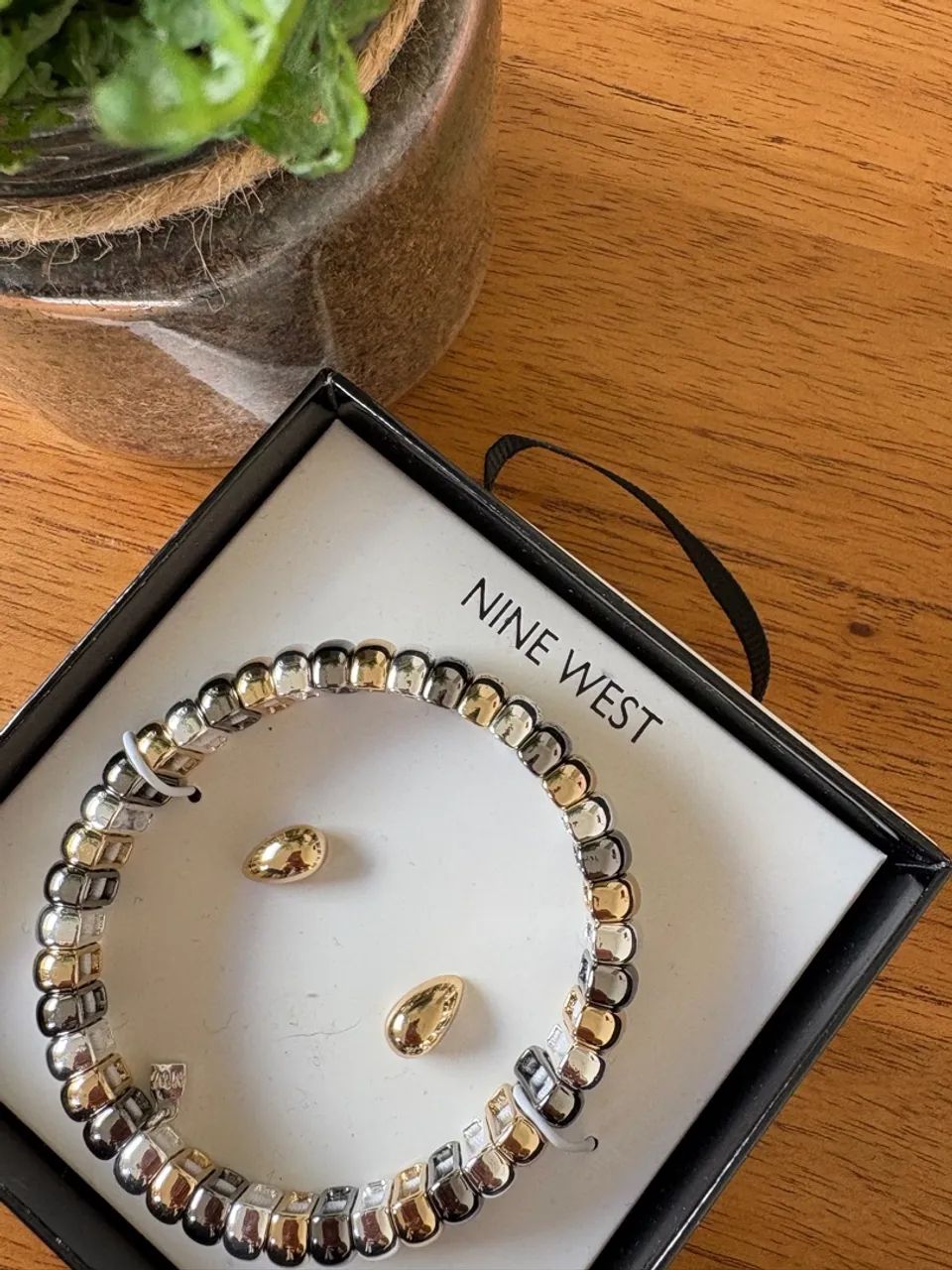 Conjunto de Pulseira e Brincos Nine West - Foto 2