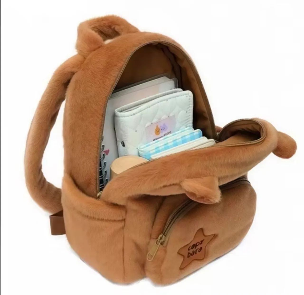 Mochila de Pelúcia Capivara  - Foto 4