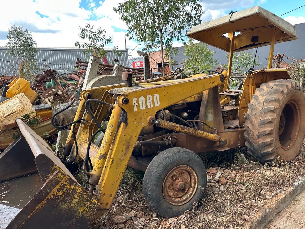 trator Ford 6600 com concha dianteira - Foto 3