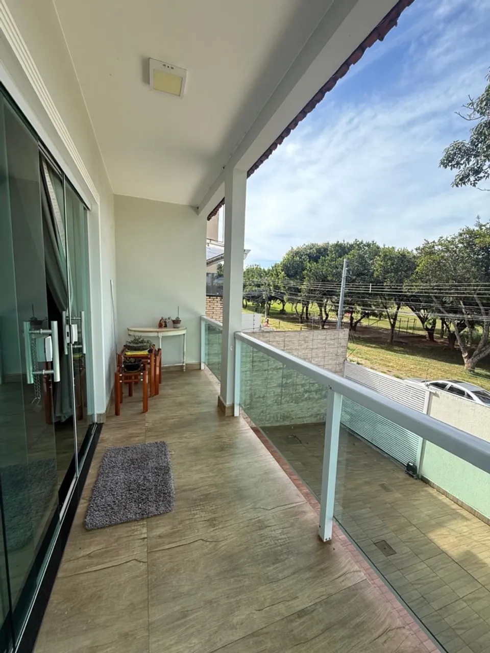 Alugo Casa sobrado alto padrão com 3 suítes no Riacho Fundo 1