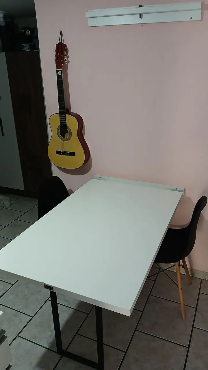 Mesa dobrável branca para 4 cadeiras