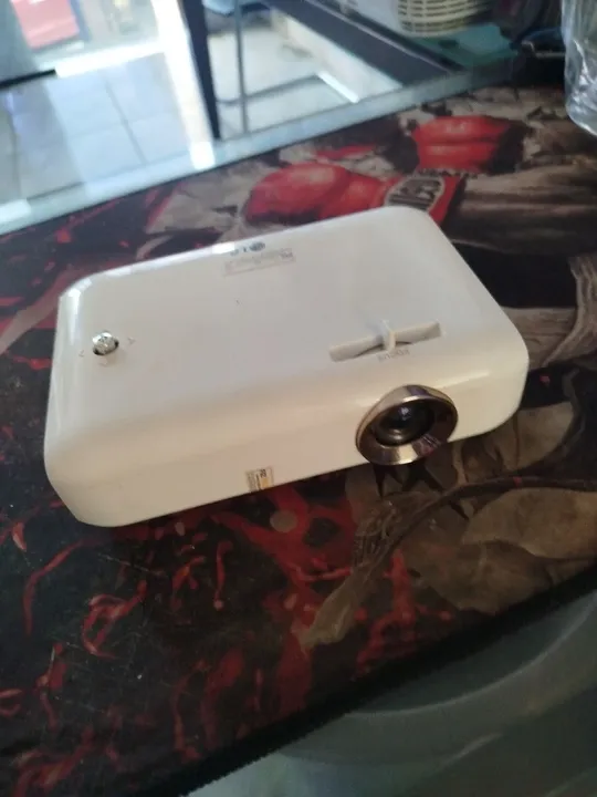 Projetor mini led LG com HDMI bluetooth e tv digital