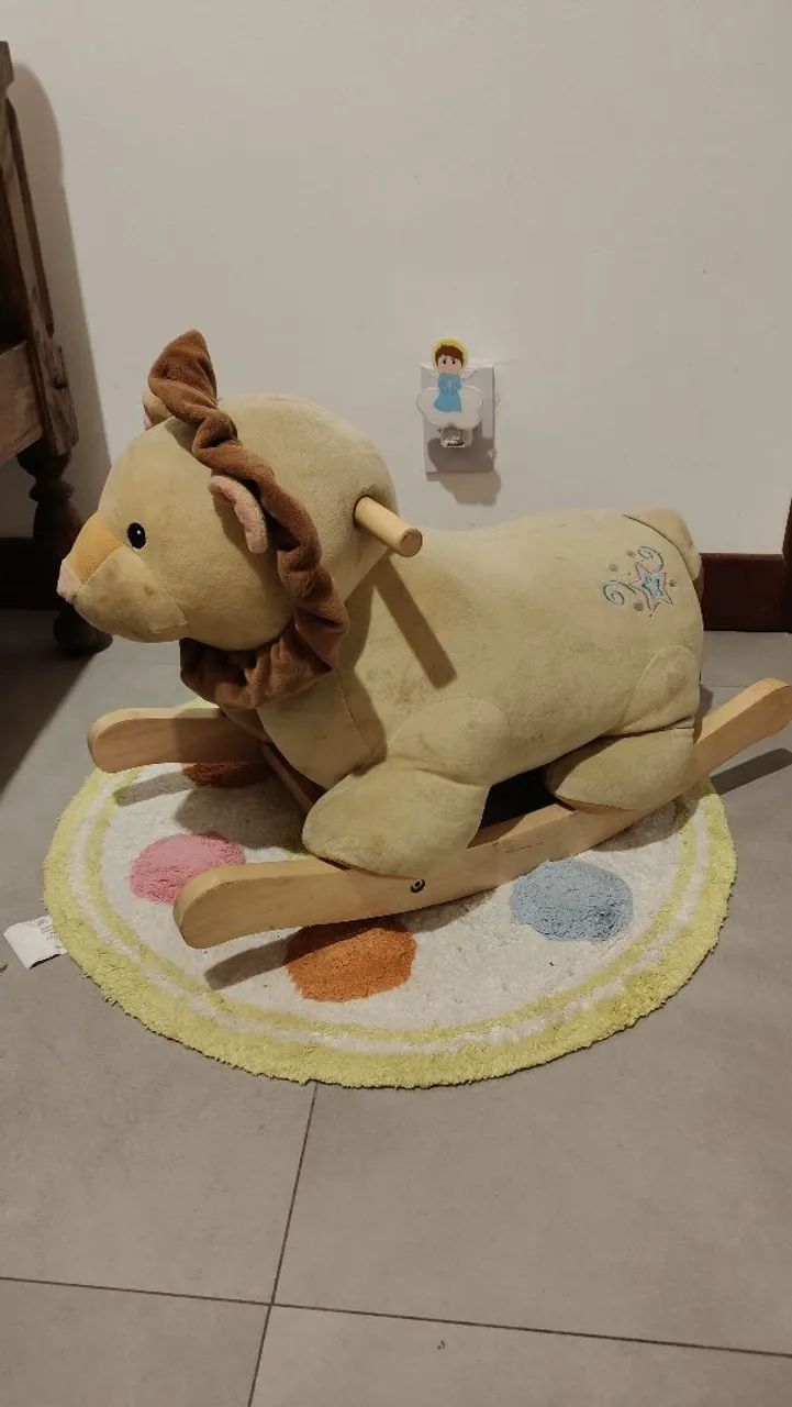 Cavalinho de pelúcia leão