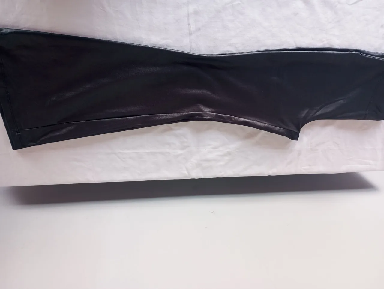 Calça de couro feminina