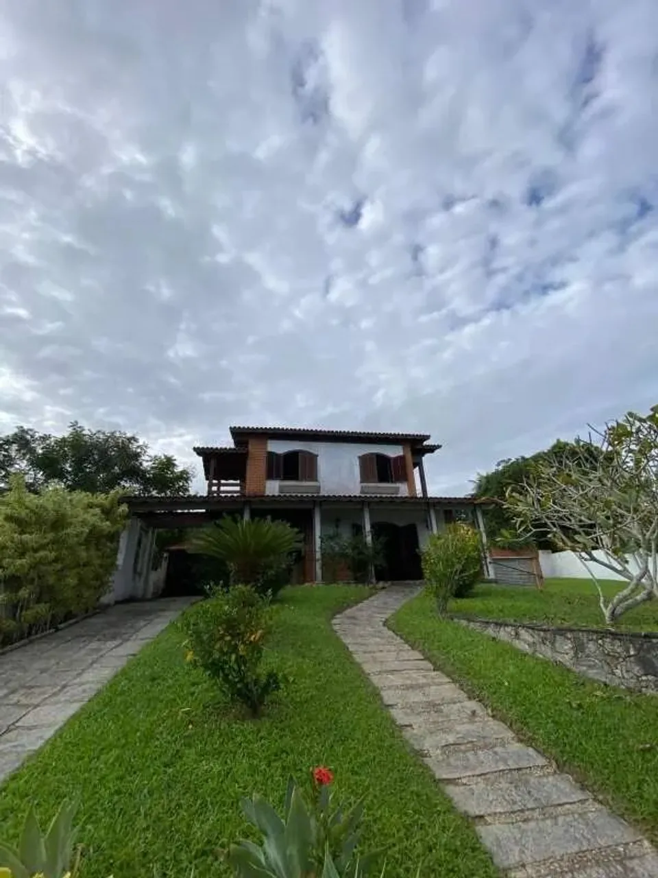 Casa duplex para locação na Pontinha.