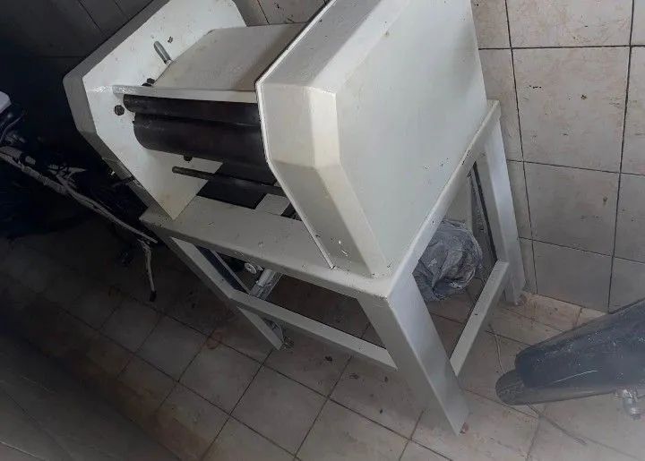 Modeladora de coluna Brasforno 220 volts trifásica 