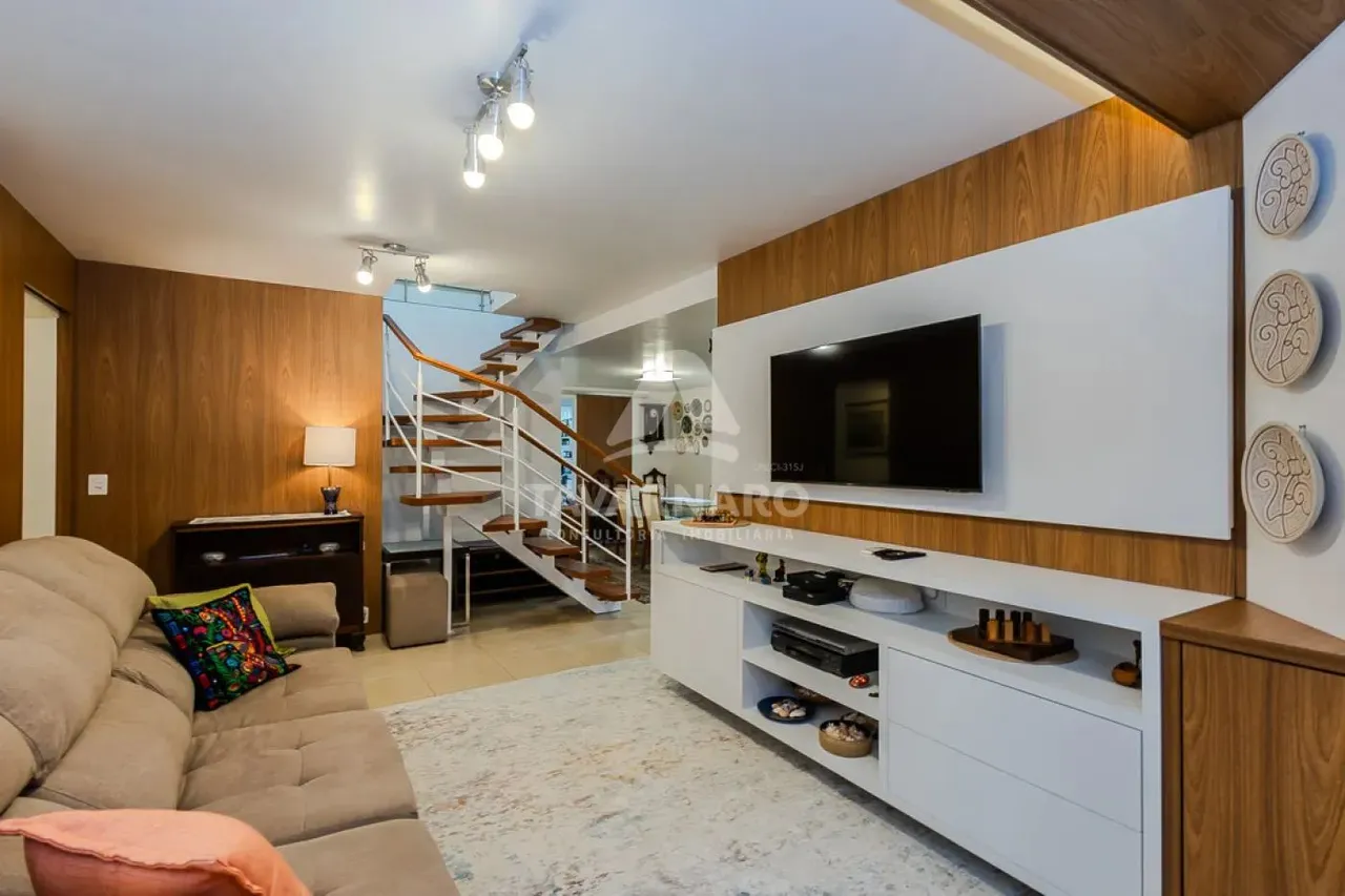 Excelente Casa Térrea com 4 Quartos, sendo duas suites na Vila Estrela R$ 760.000