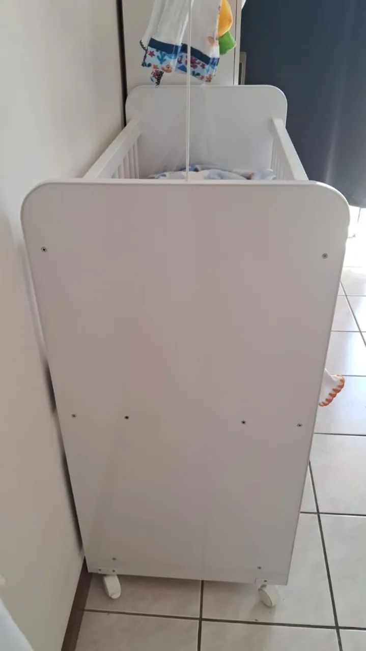 Berço Infantil Branco com Rodinhas