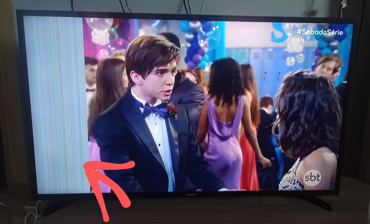 TV Samsung com linhas verticais na tela