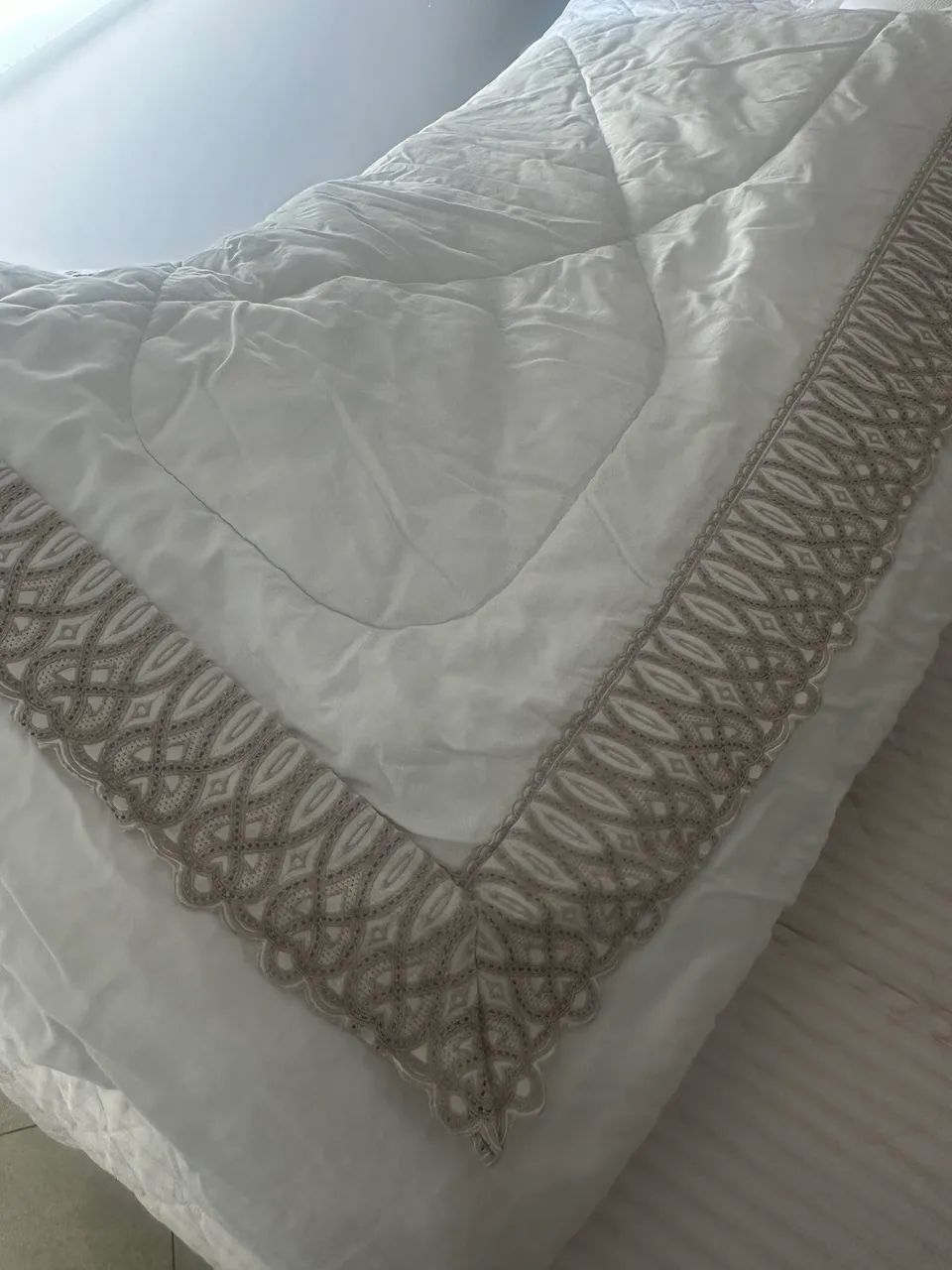 EDREDON QUEEN TRUSSARDI 300 fios Cetim 100% algodão Egípcio Donatello Branco / Legno - Foto 6