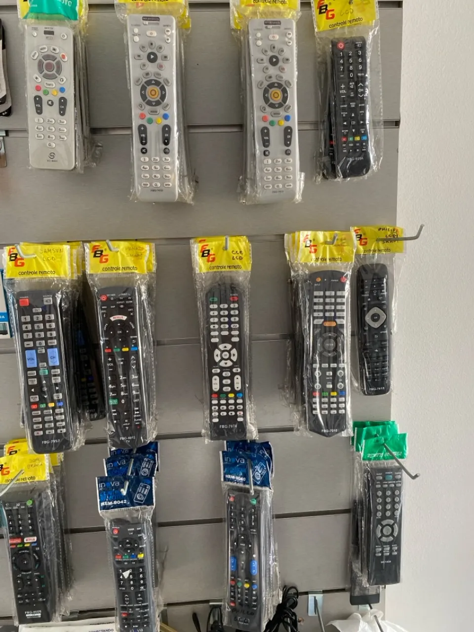 Controles Remotos para Diversas TVs - Novos e Originais