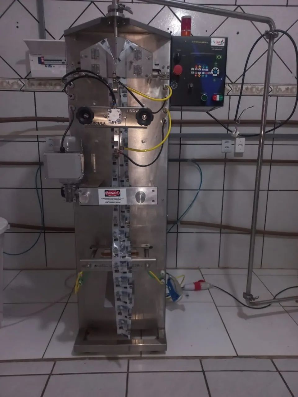 Maquina embaladora de líquidos e pastosos64304359401473123