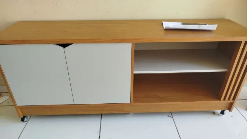 "Sutileza e Modernidade: Rack Bancada Volpi 1,54m em Off White/Nature 100% MDF"