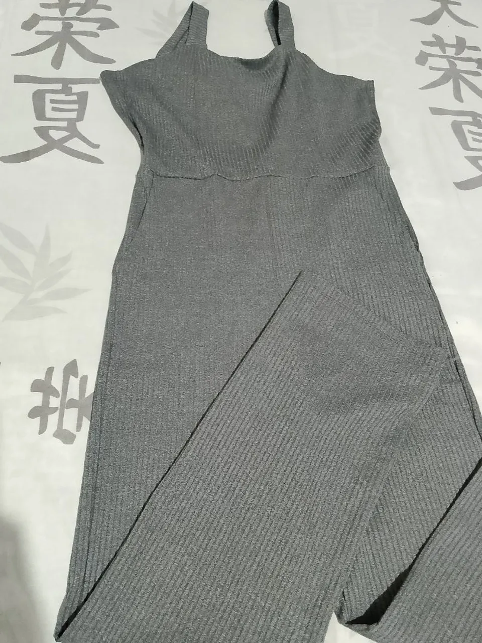 Macacão Feminino Canelado Cinza