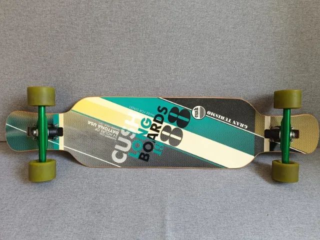 Skate longboard cush drop through, truck mentex, roda sativa (pouco uso)