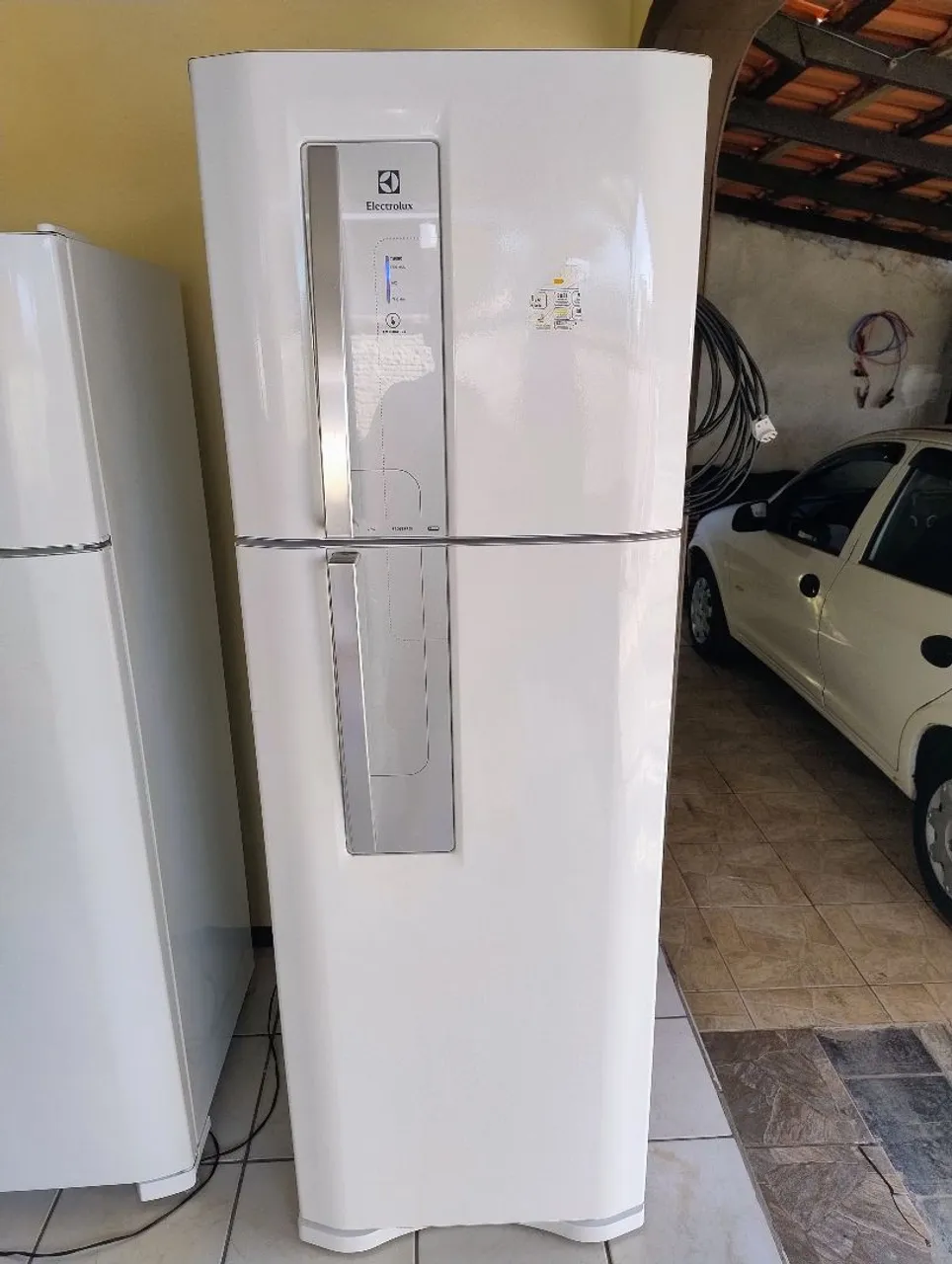 ?vendo geladeira Eletrolux frosfri 420 litros? SEMI NOVA?