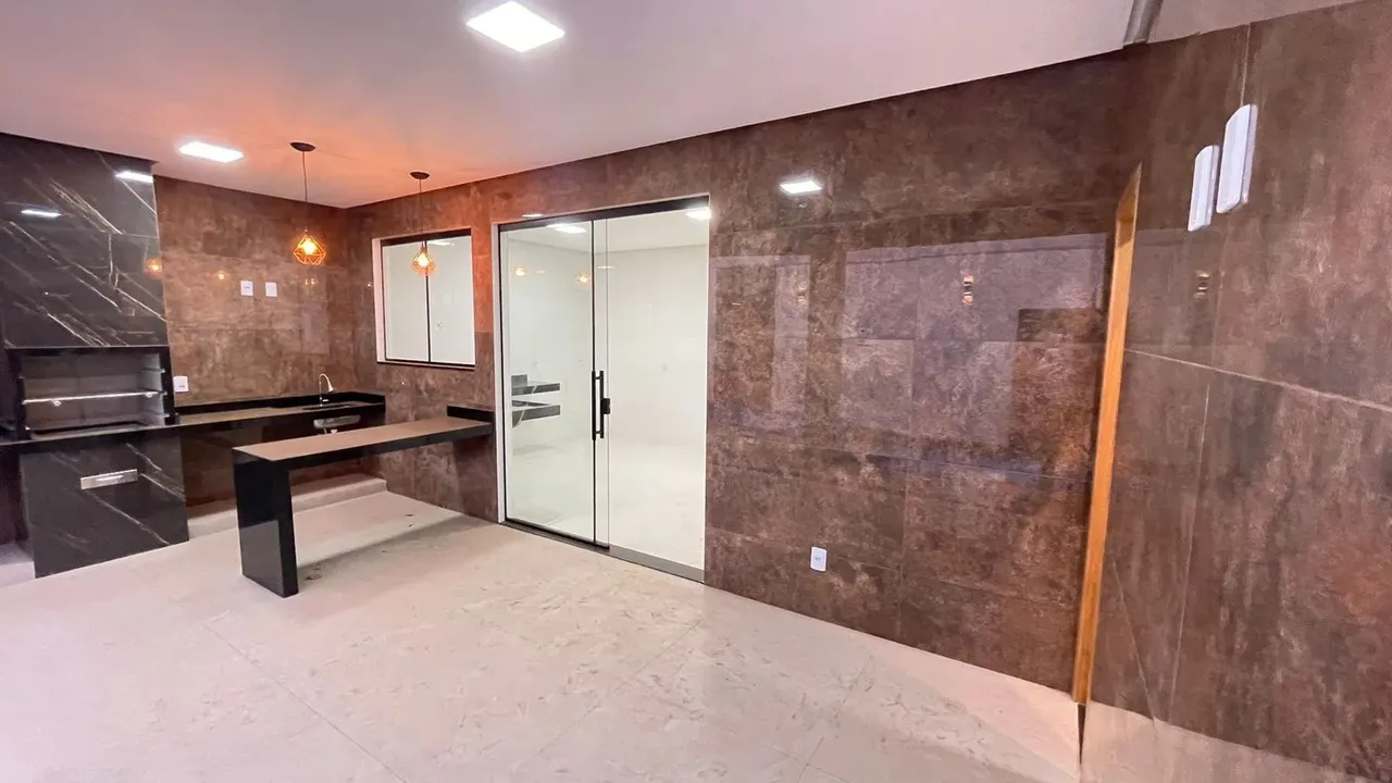 Imóvel para venda tem 300 metros quadrados com 3 quartos em Residencial Barravento - Goiân