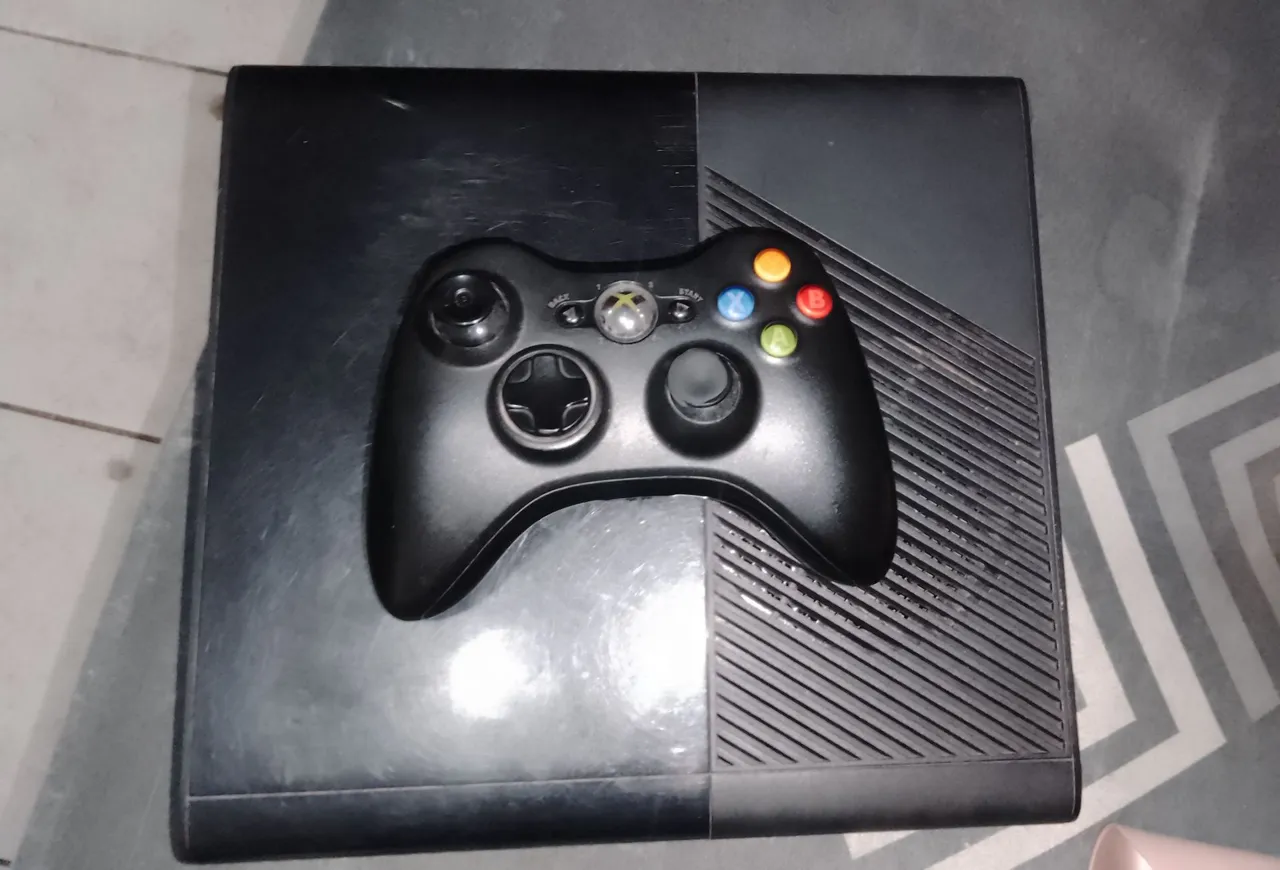 Vendo esse Xbox desbloqueado com 57 jogos