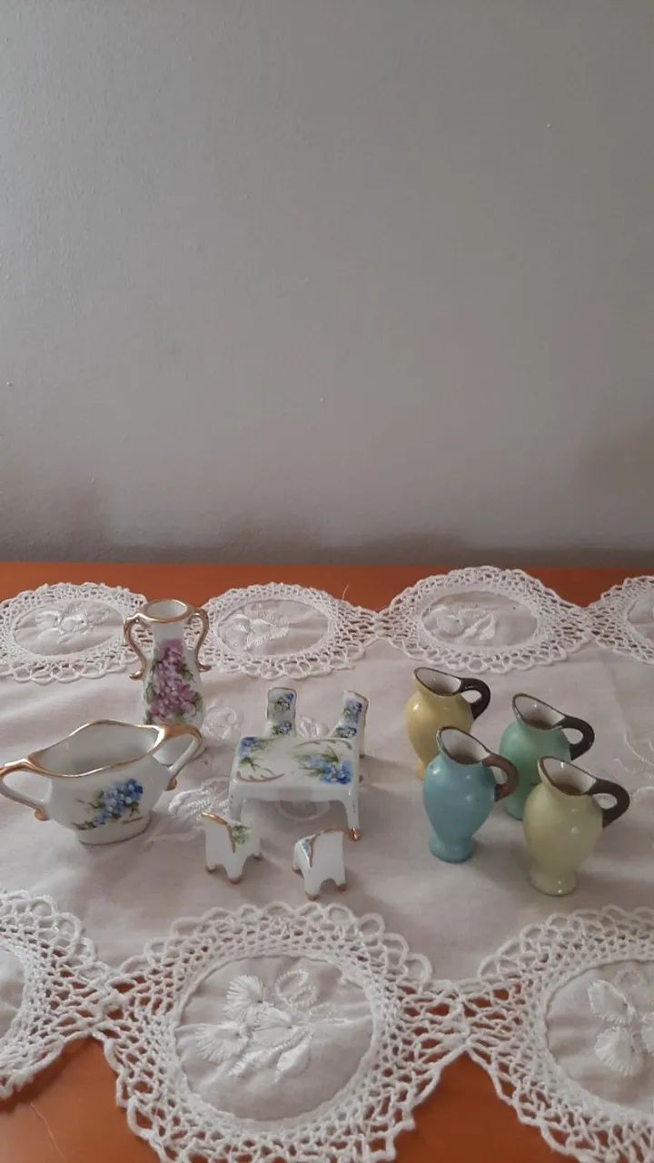 Miniaturas em porcelana