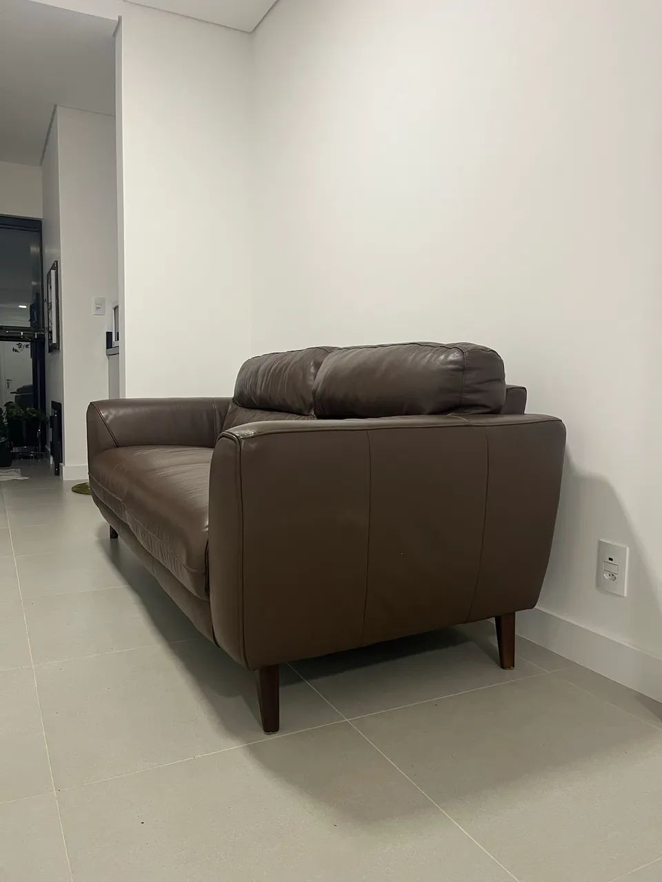 Sofá marrom em couro sintético  - Foto 4