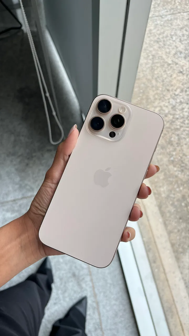 IPHONE 16 PRO MAX 256GB 93% bateria - Celulares e Smartphones