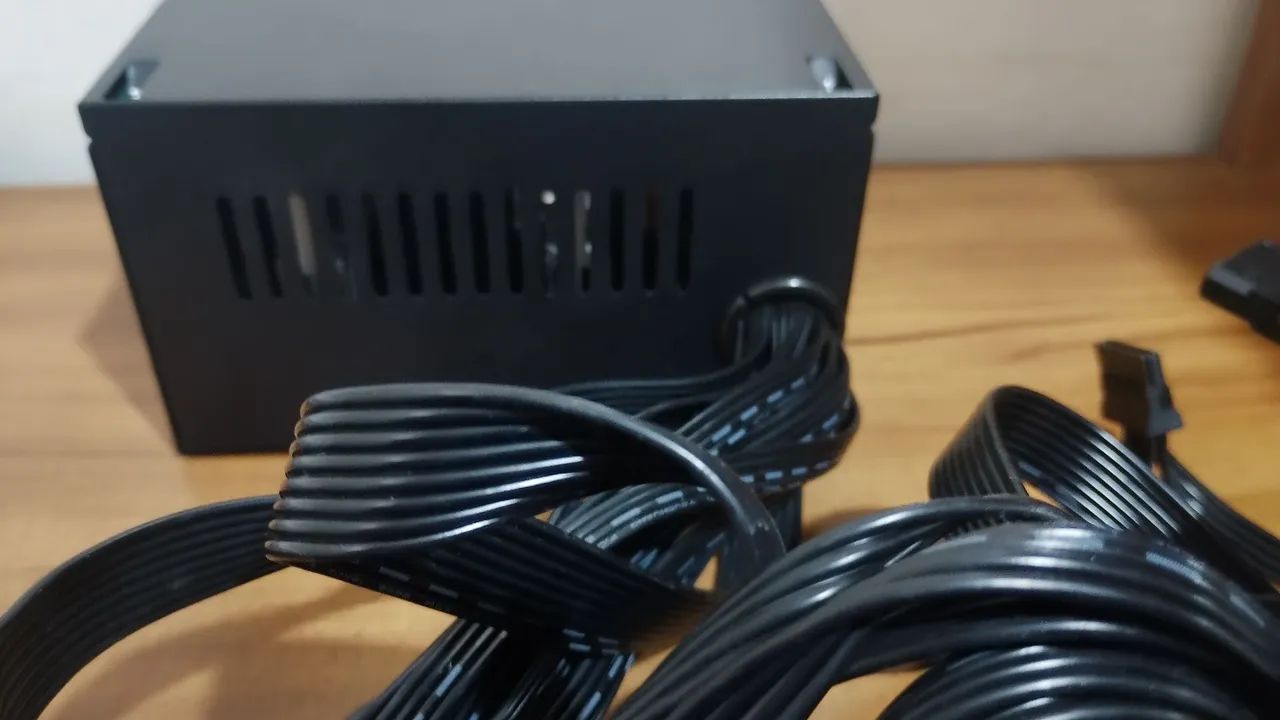 ? Fonte de Alimentação para PC - Nova, Sem Uso! ? - Foto 3