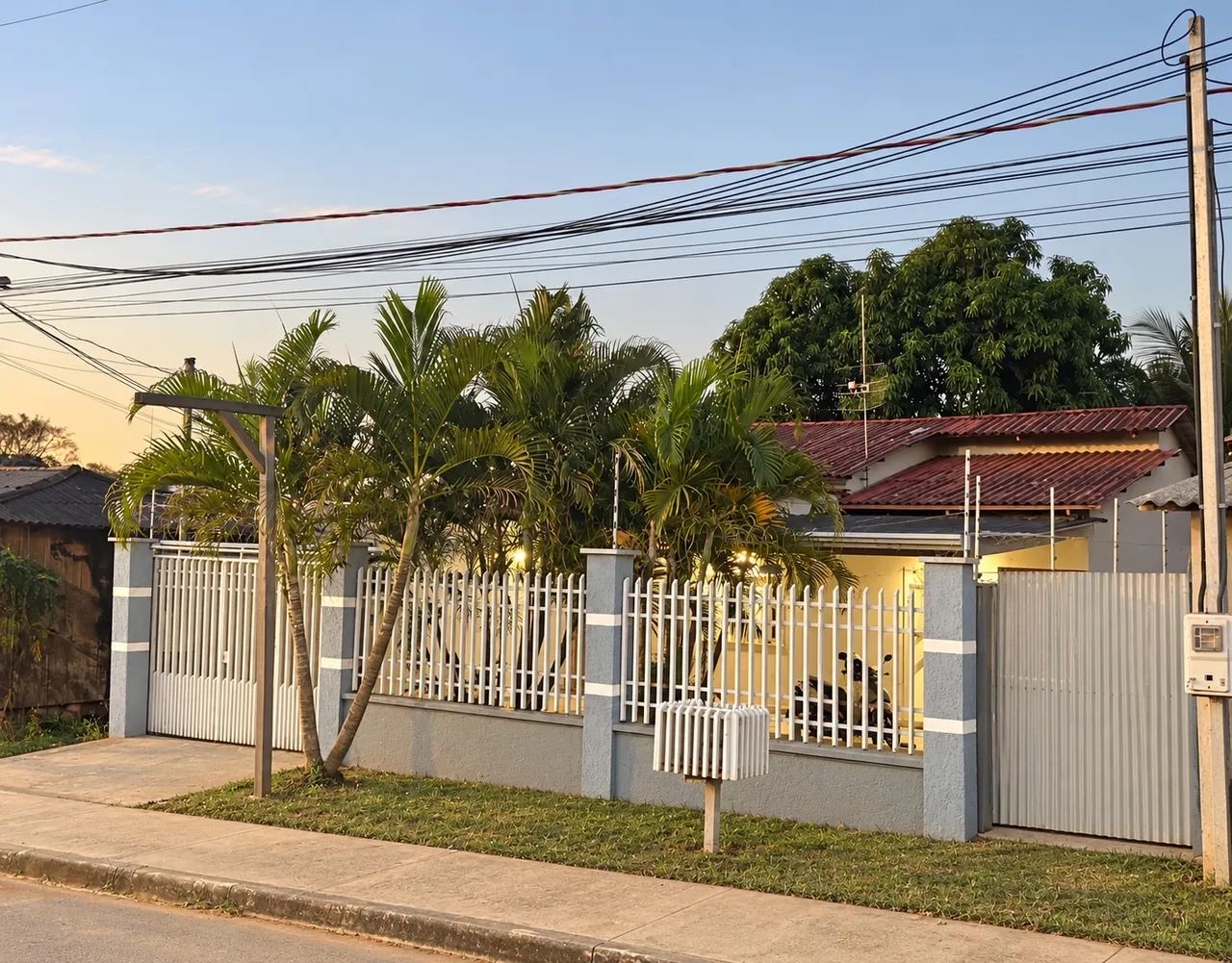 Casa para alugar com 2 quartos e garagem - R$ 900