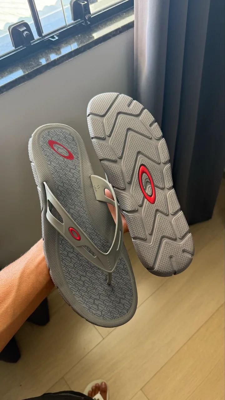 Chinelo oakley operative 2.0
