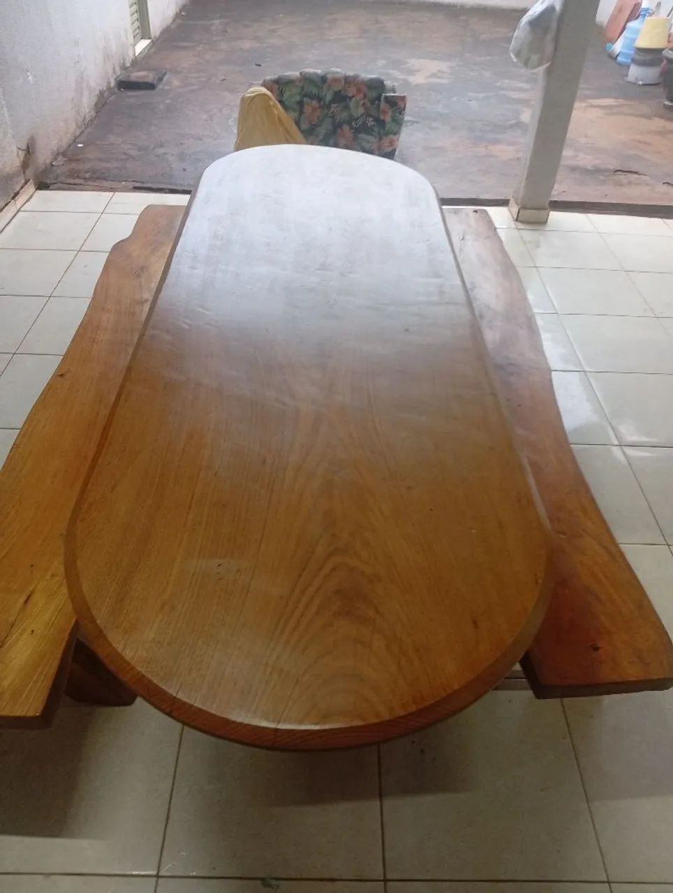 Mesa de madeira maciça