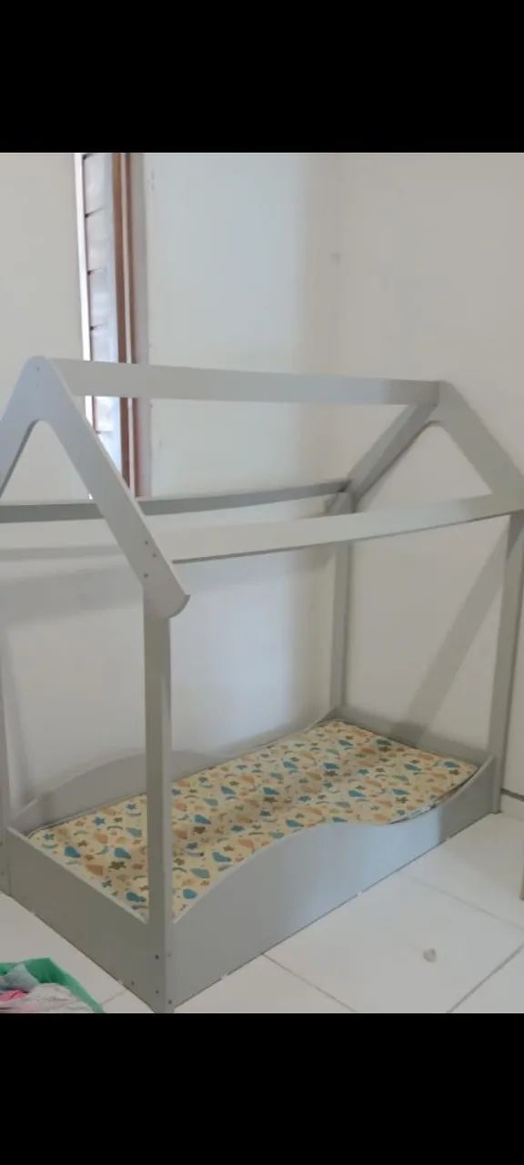 Cama montessoriana infantil 
