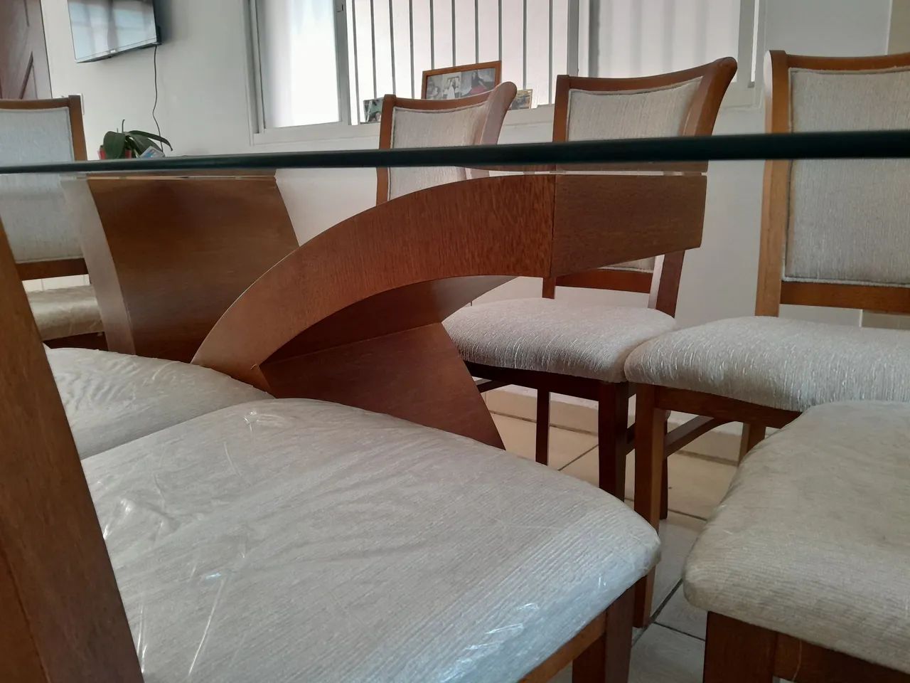 Mesa de jantar.  Pouco usada. Com 8 cadeiras  - Foto 4