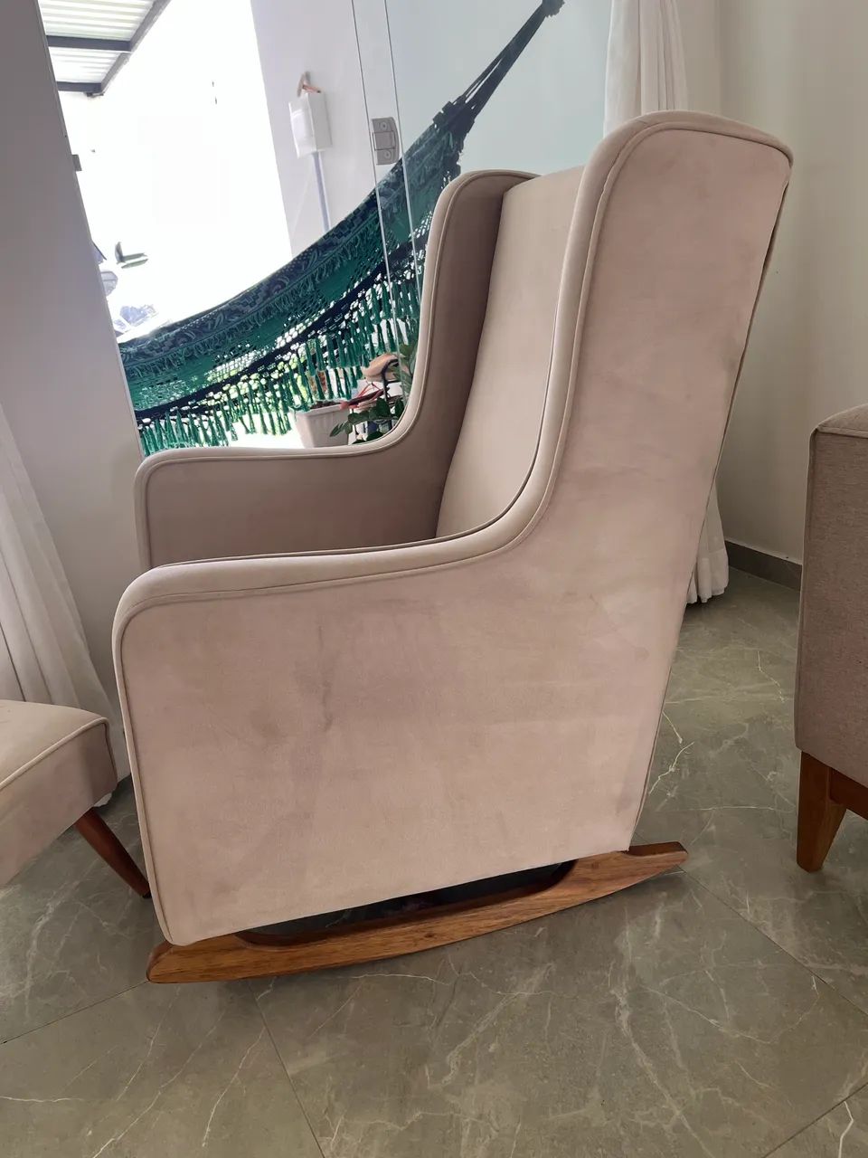 Poltrona de amamentação c/ balanço e puff. - Foto 2