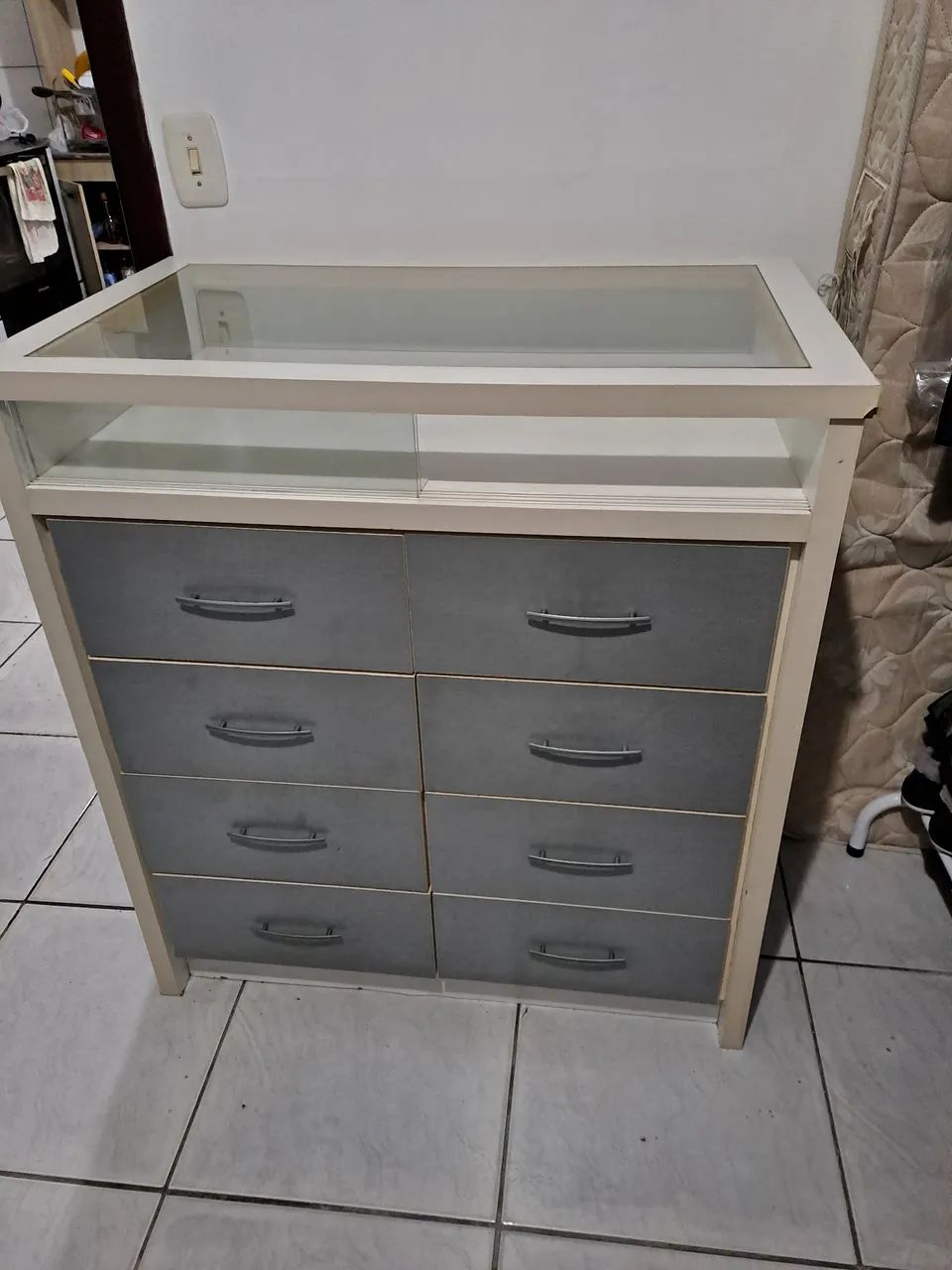 Vendo balcão 8 gavetas com expositor - Foto 2