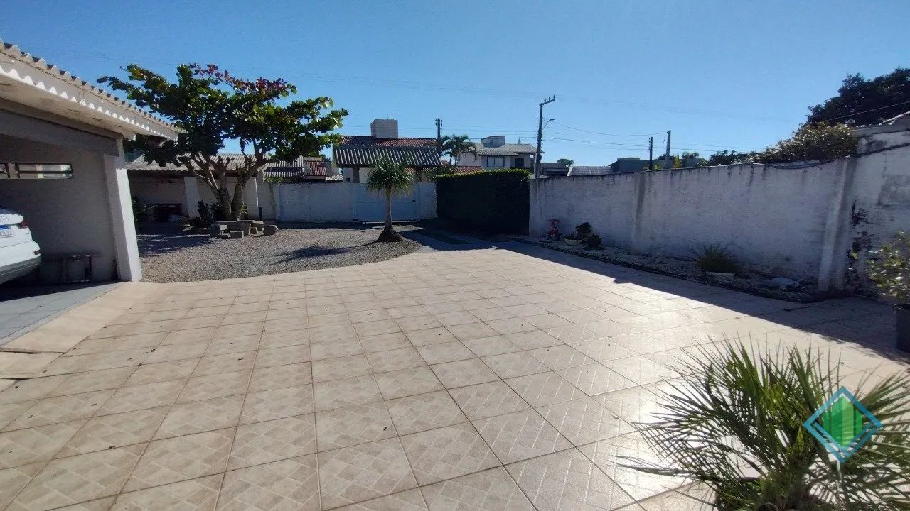 Casa com amplo terreno na Praia do Campeche. - Foto 2