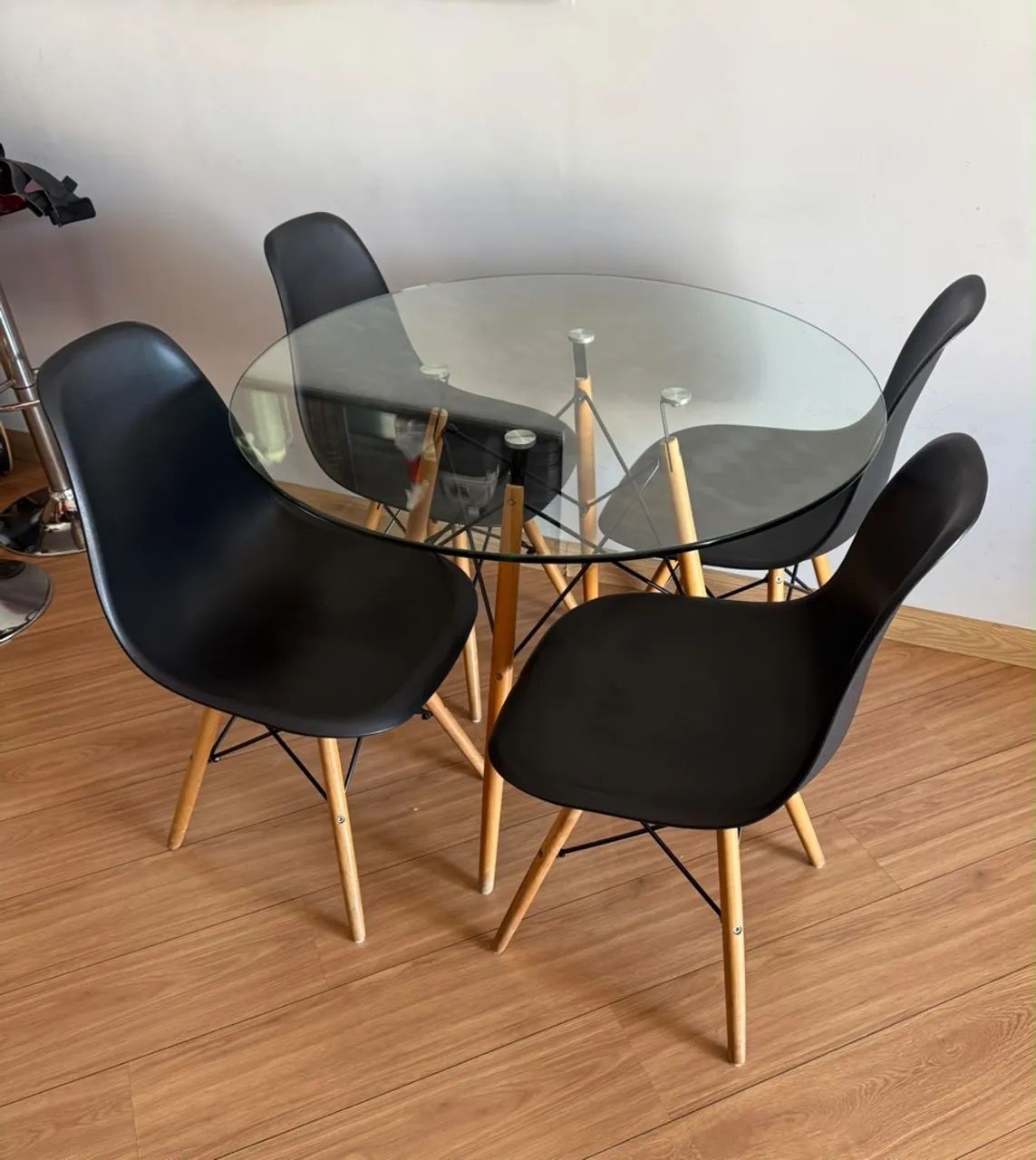 Conjunto Mesa de vidro 4 cadeiras