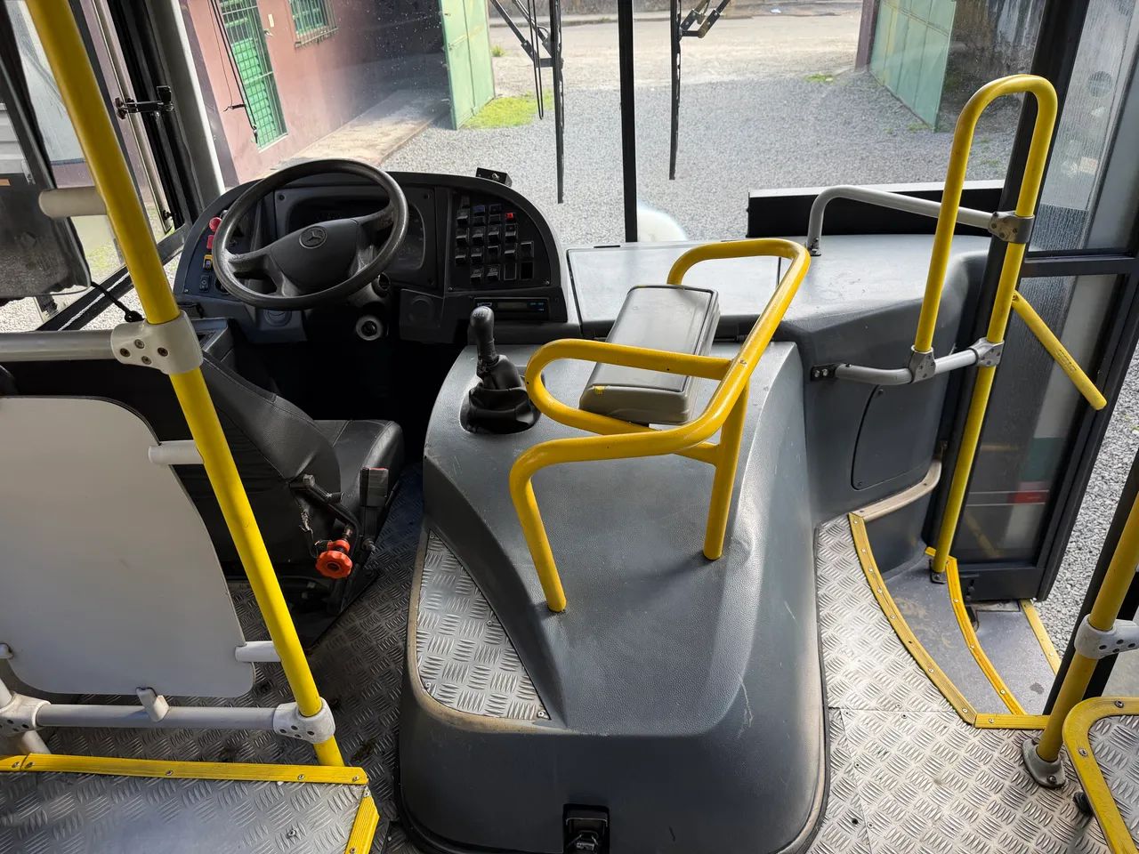 ÔNIBUS URBANO 2012 MERCEDES 1519 CURTO IMPECÁVEL  - Foto 8
