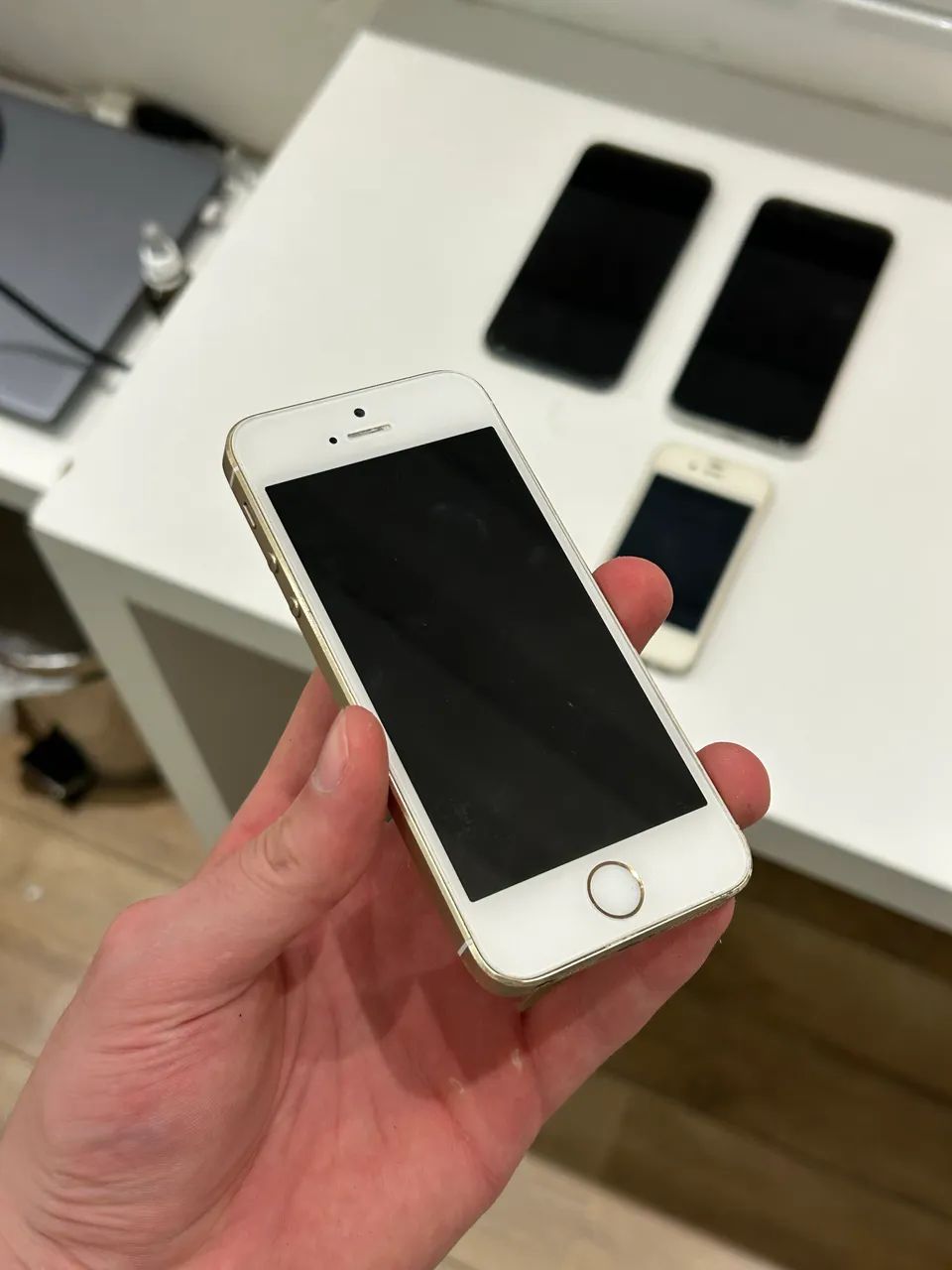 4 iPhones Quebrados Retirada de Peças - Foto 3