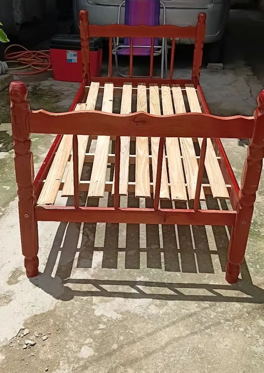 CAMA DE MADEIRA SOLTEIRI