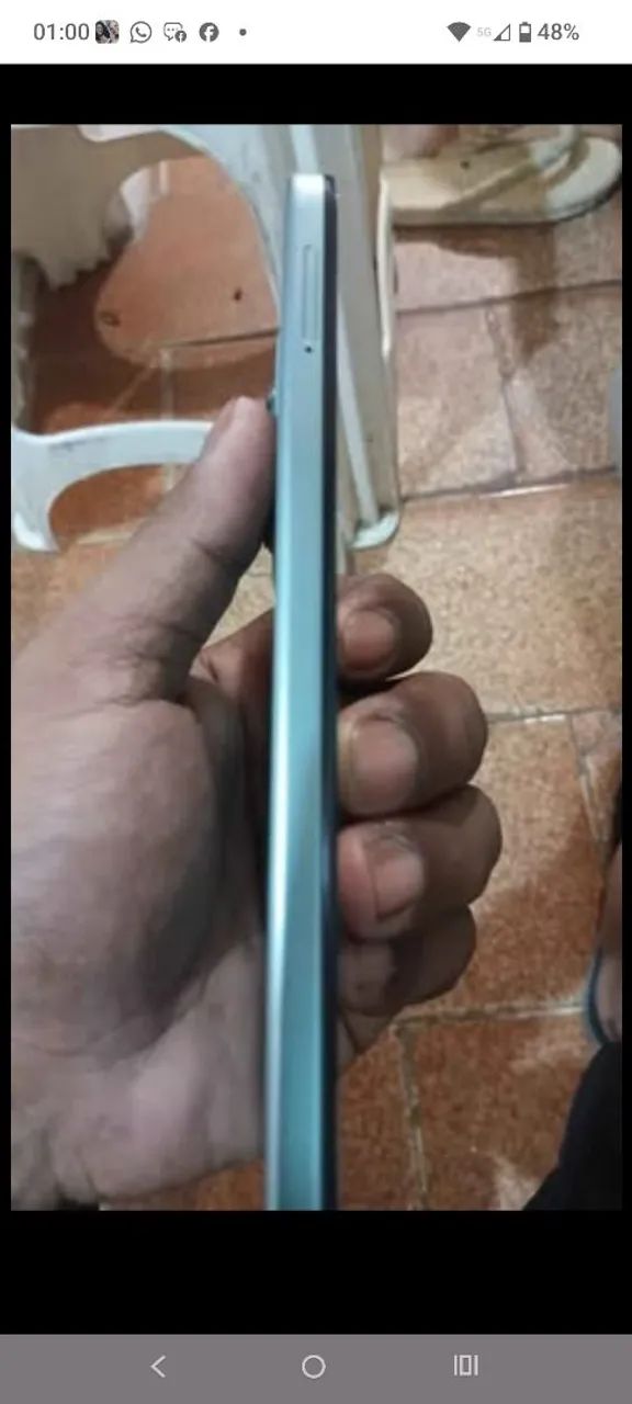 Moto g35 128gb com leve trincando  - Foto 2