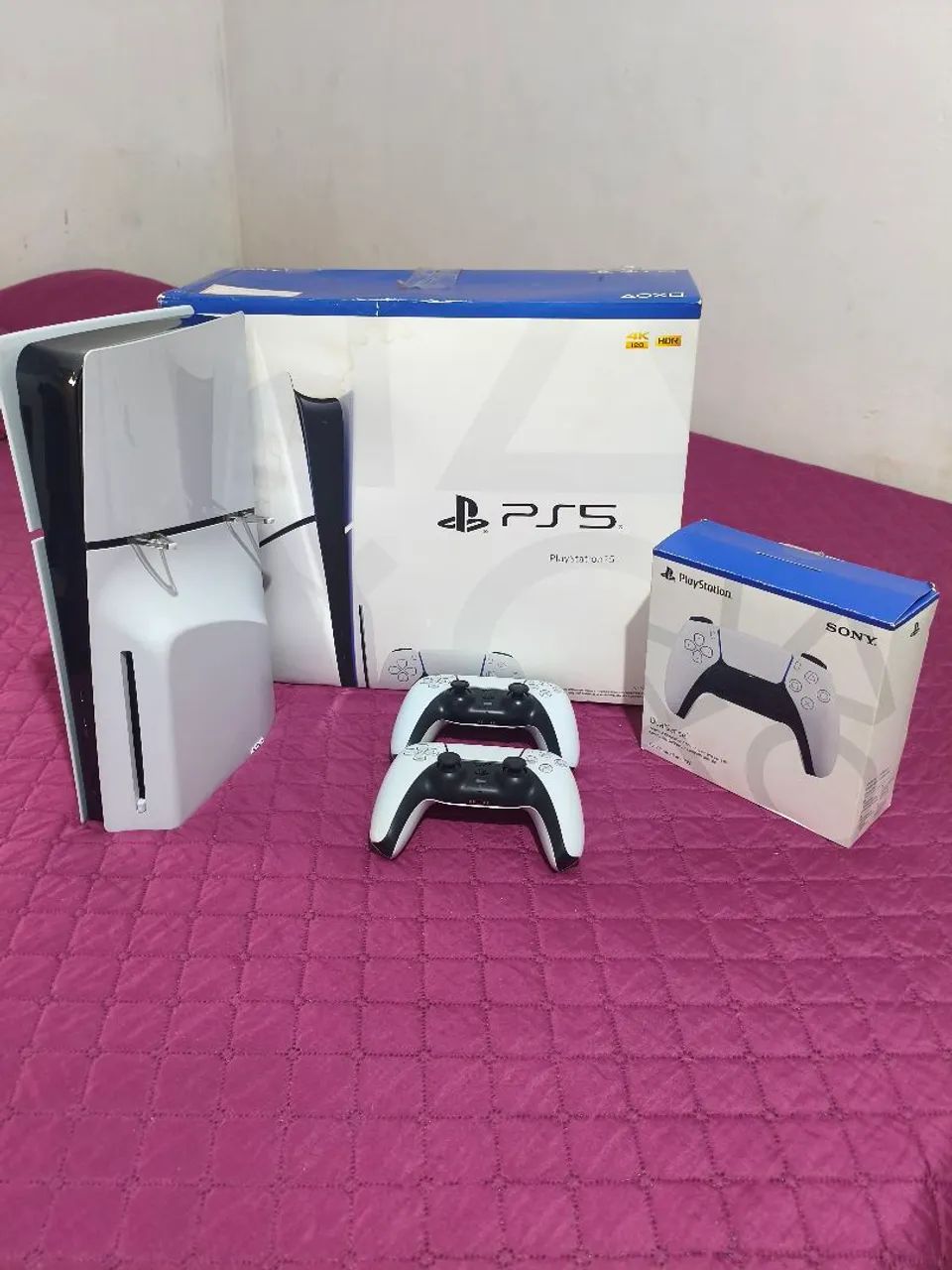 PS5 Slim com 2 Controles (MUITO CONSERVADO)