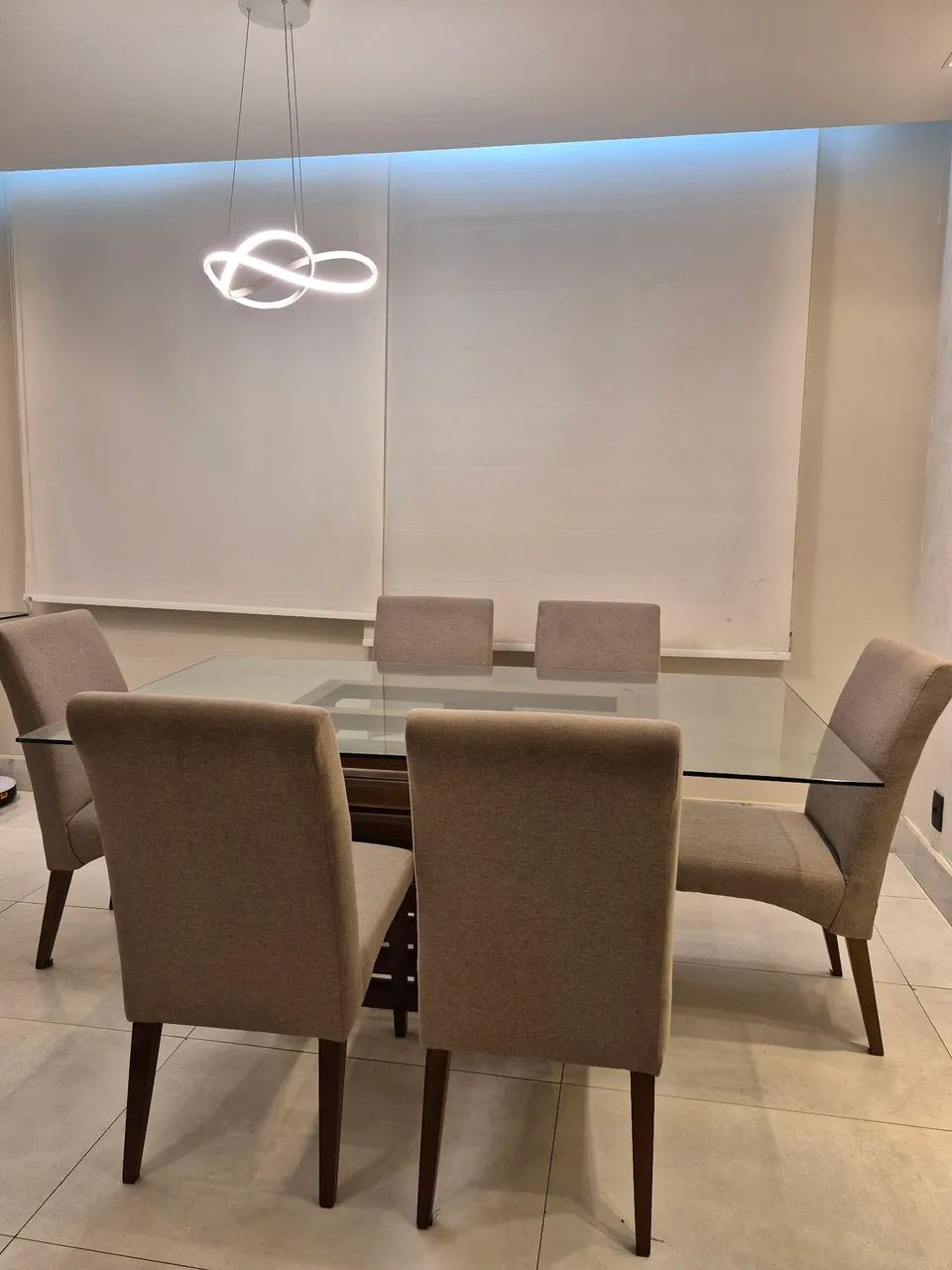 Mesa de Jantar com 6 Cadeiras + Aparador Combinando - Foto 5