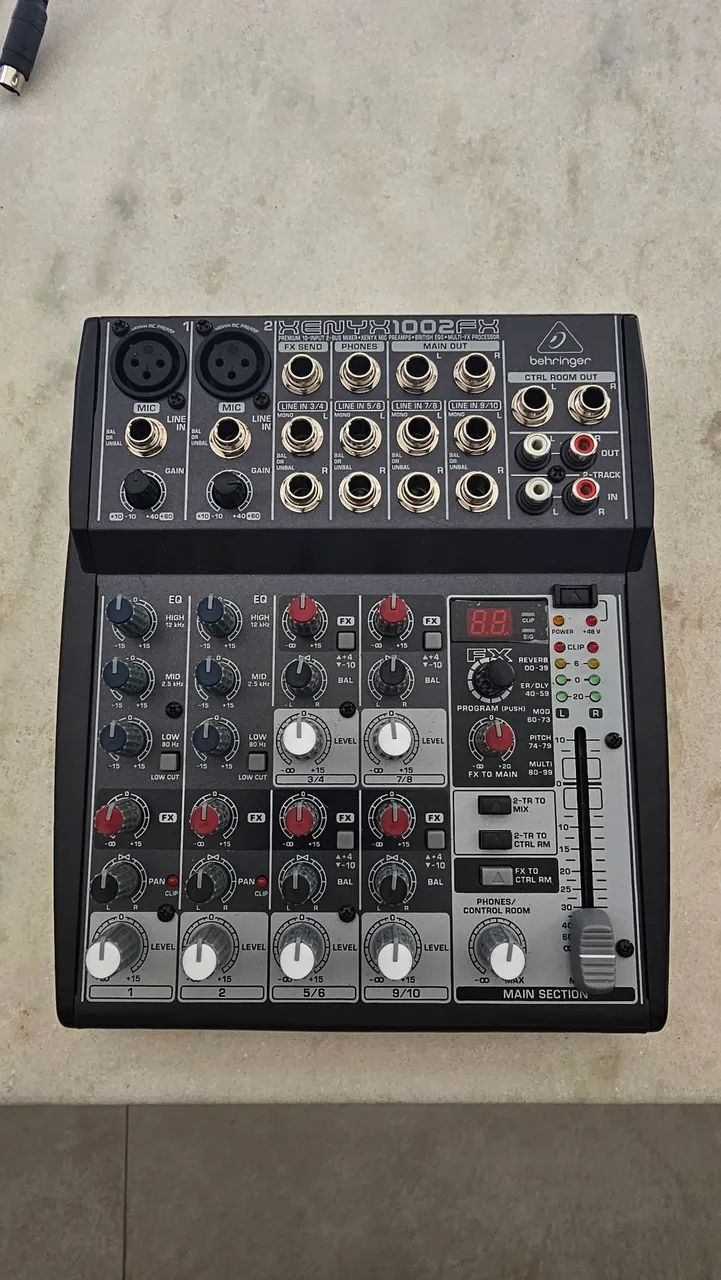 Mesa de som Behringer