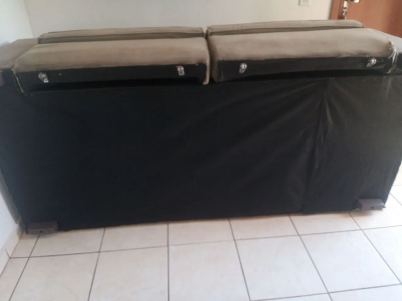 Three-seater upholstered sofa65570246725505124