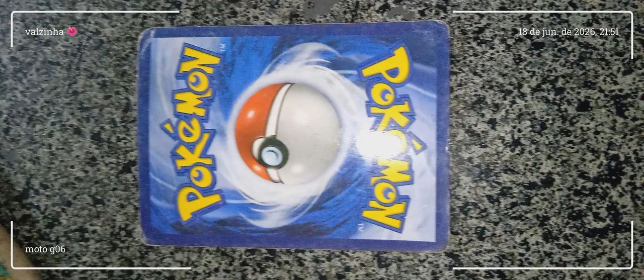 Cartão pokémon Charizard e reshiram arco íris  - Foto 2